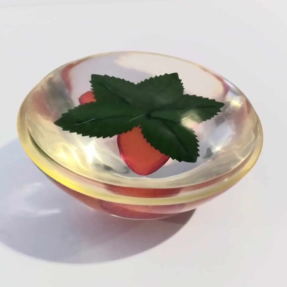 Domed Lucite Fruit Strawberry Lemon Paperweights Vintage - Picture 4 of 10